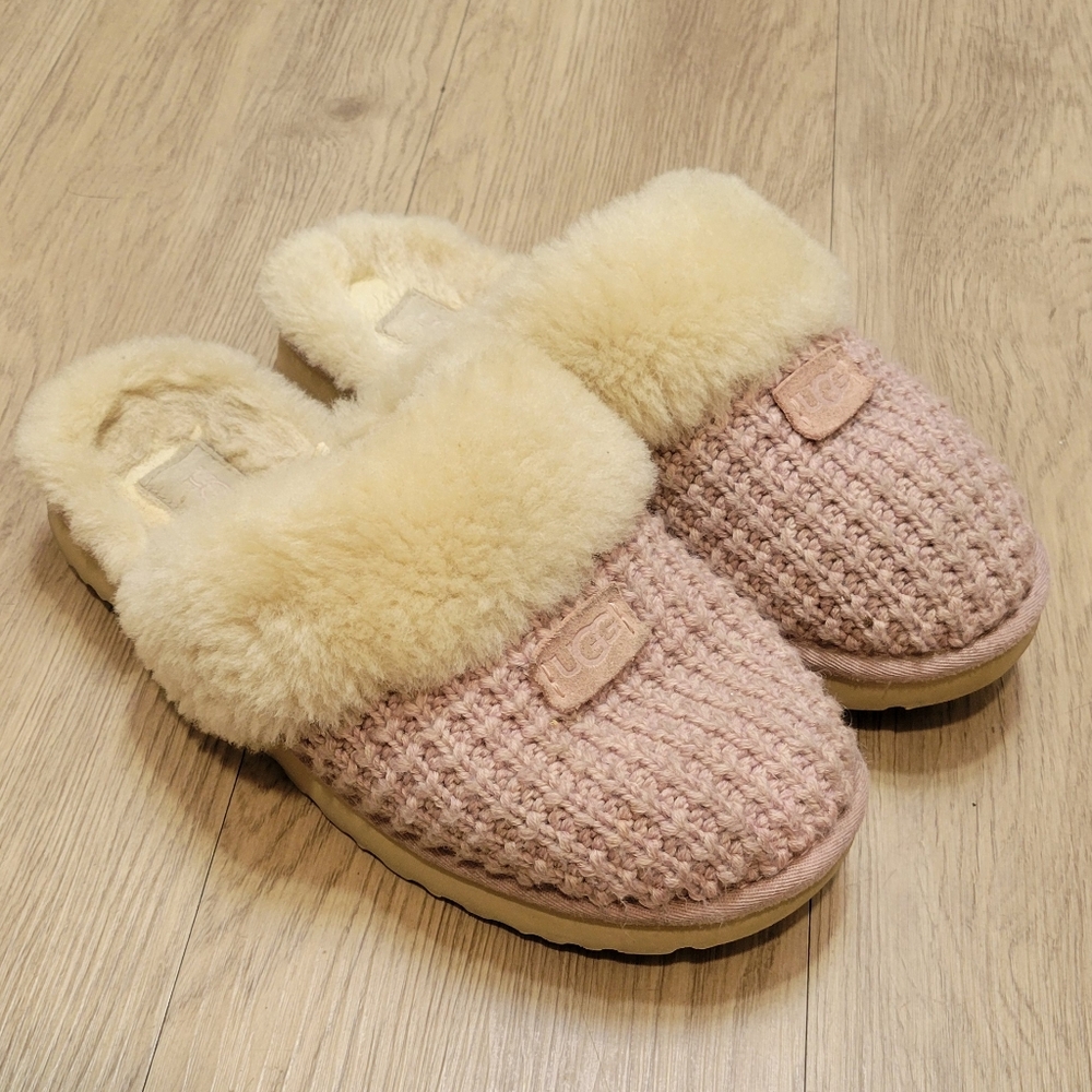 UGG Pink & Cream Knit Fur Lined Slippers Women’s Size 10 Indoor Outdoor Cozy Com